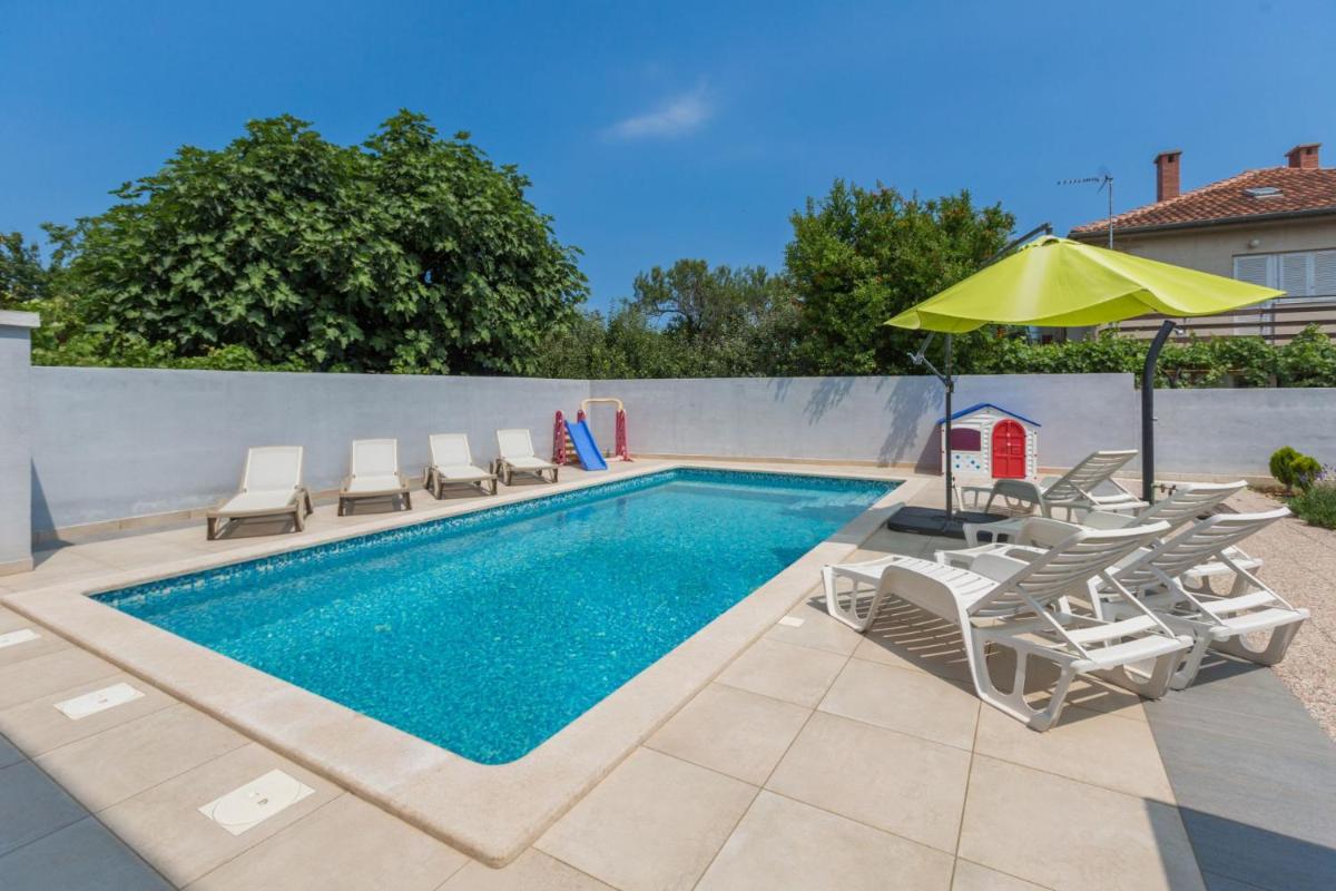 Comfort apartments with pool in Medulin - Hizvo