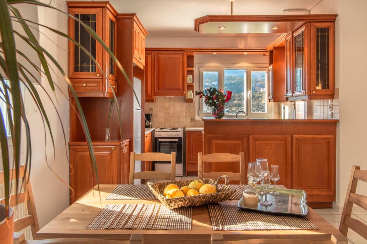 Eleni's Seaview House - Housity