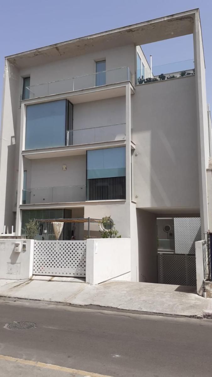 Araba Fenice - Housity