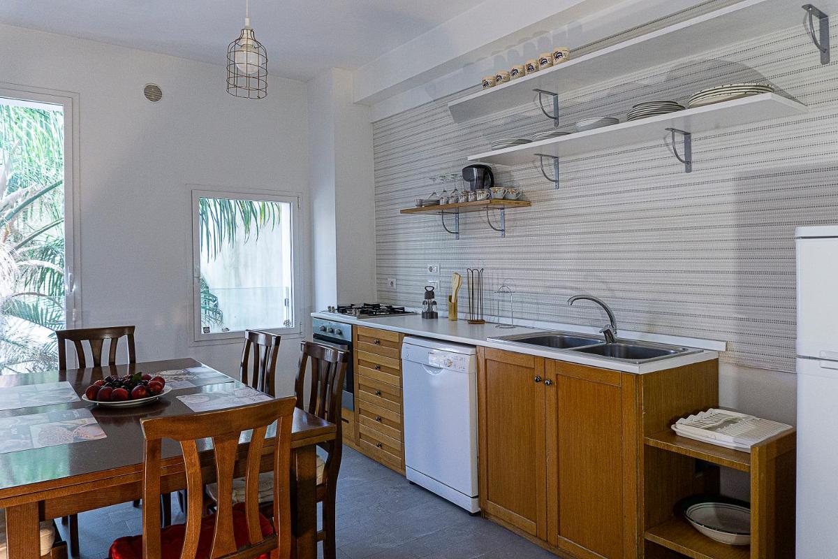 Araba Fenice - Housity