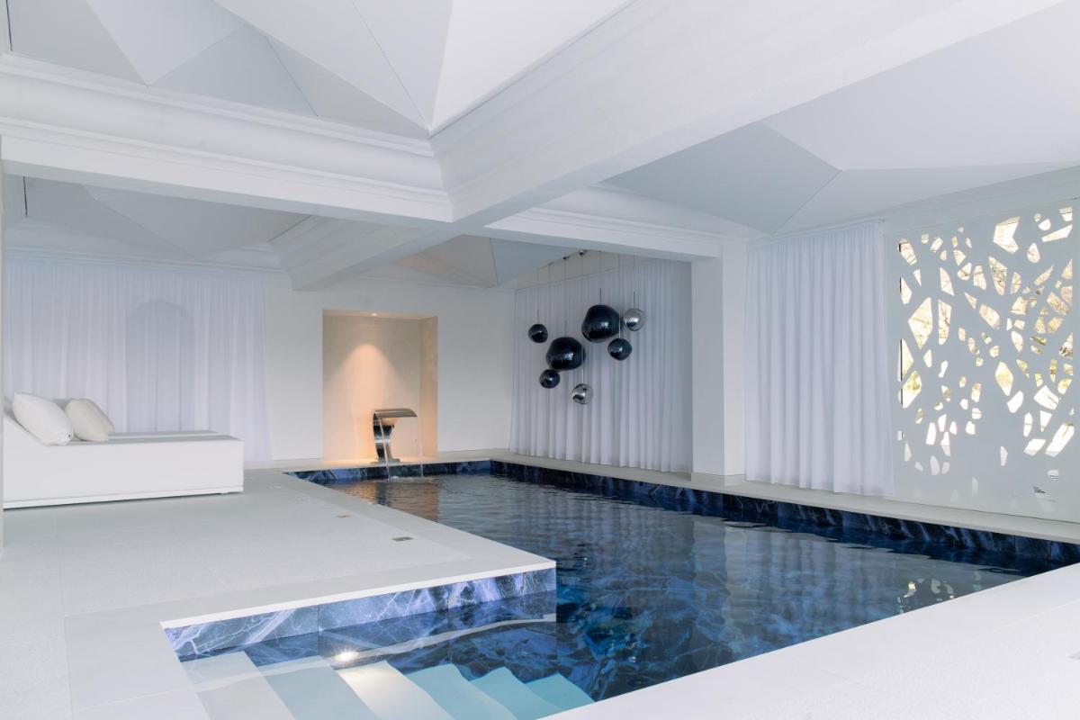 Piscine de l'établissement Hôtel Marinca & Spa ou située à proximité