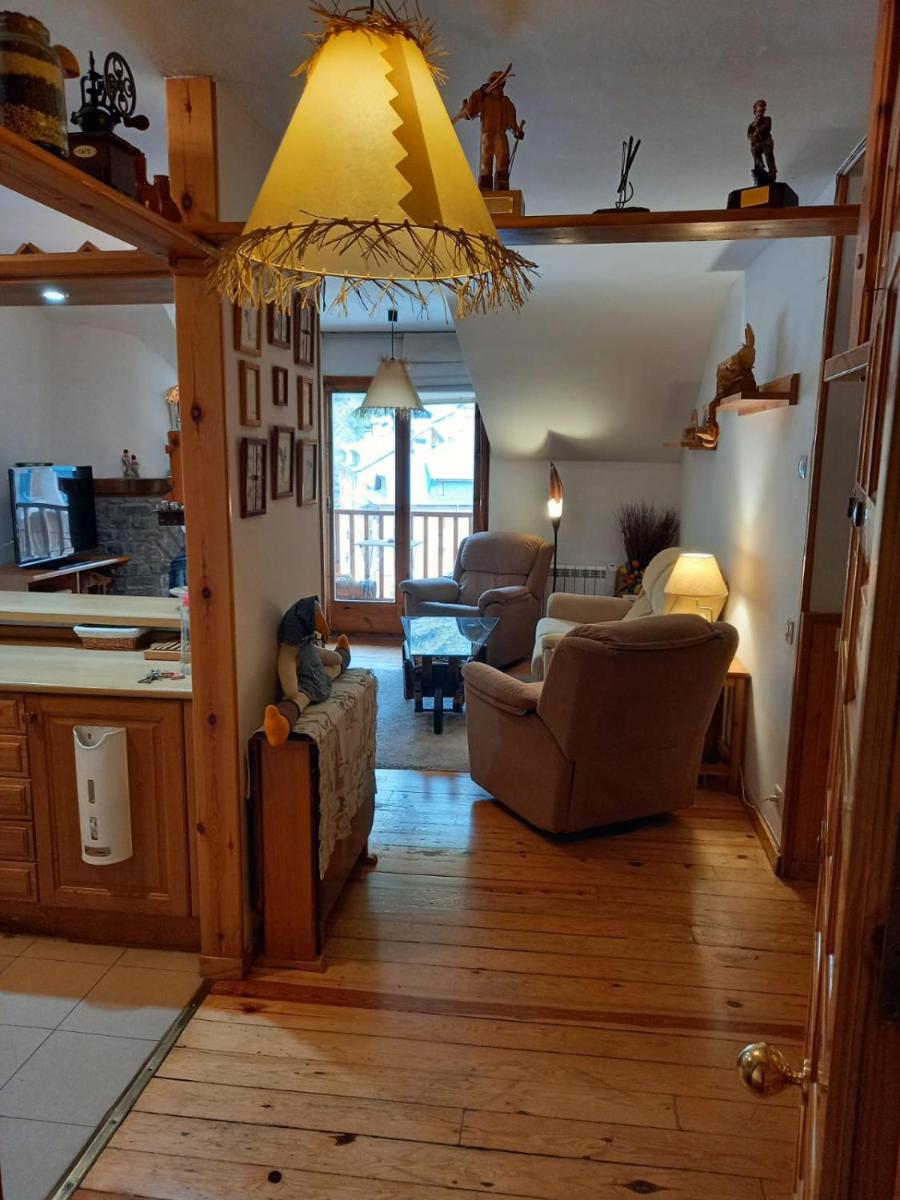 Apartamento dúplex acogedor con piscina en Rialp - Housity