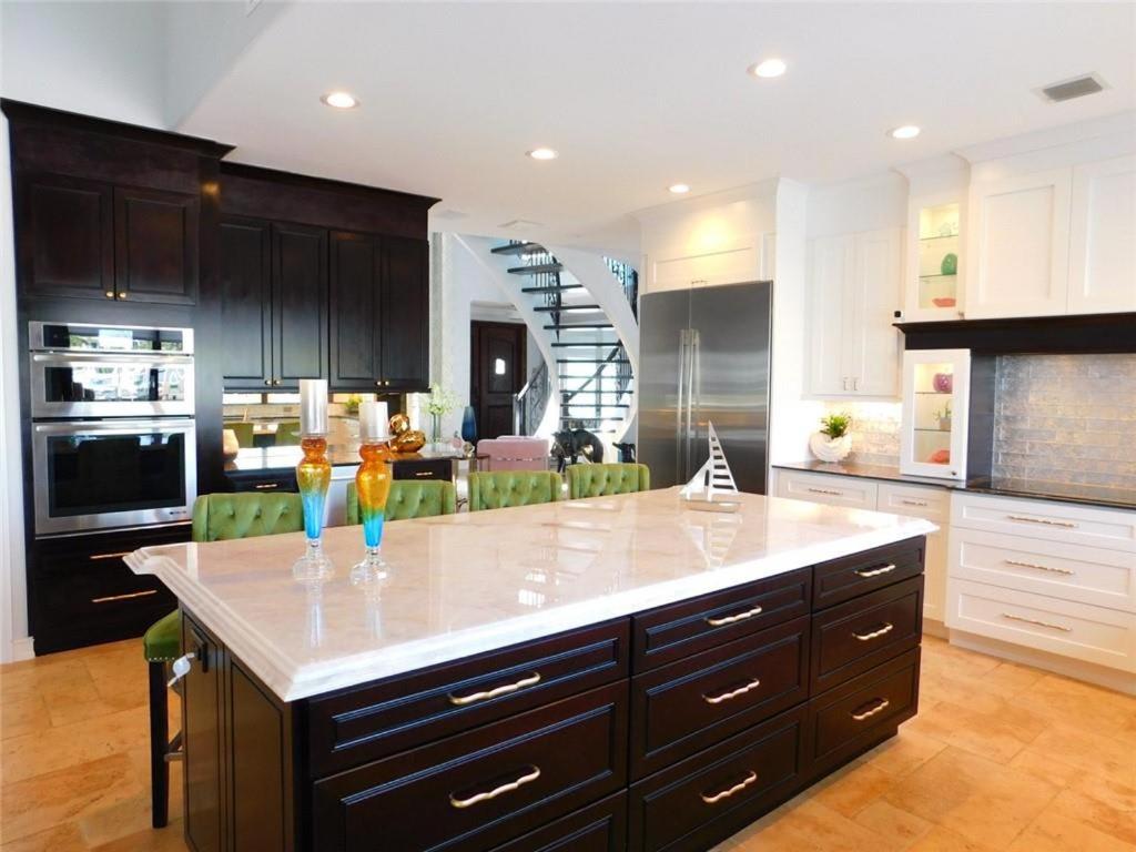 5 Bedroom Luxe Villa on Deep Water Intracoastal - Housity