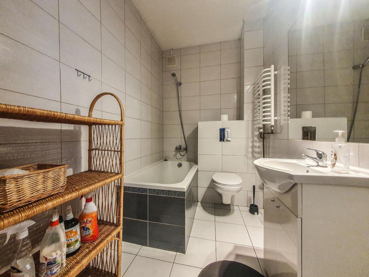Hostel Mazurska 8a - Housity
