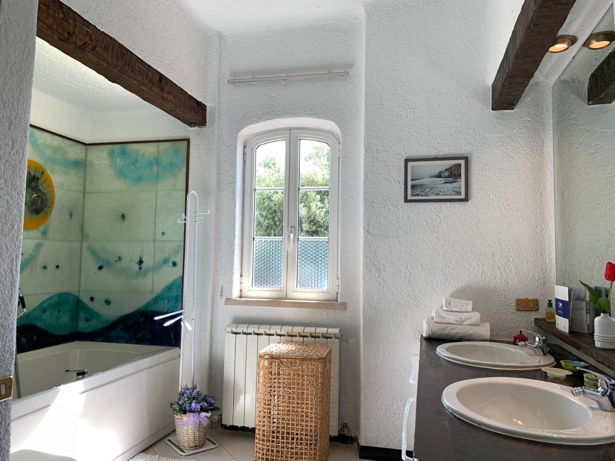 Suitetrails - Villa Crevari by Holiday World