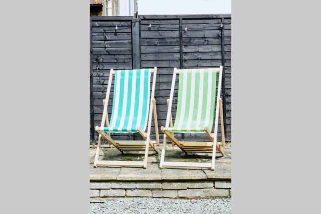 Chic Beach Getaway (sleeps 6) - 4min walk to beach - Housity