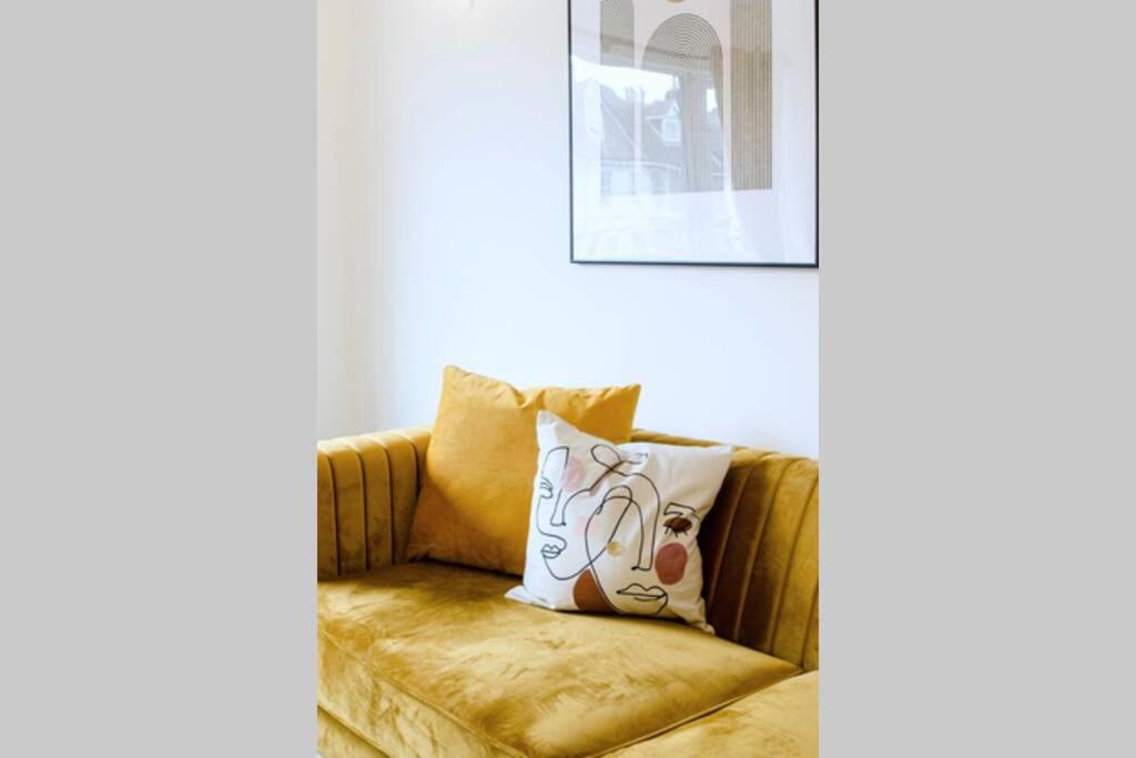 Chic Beach Getaway (sleeps 6) - 4min walk to beach - Housity