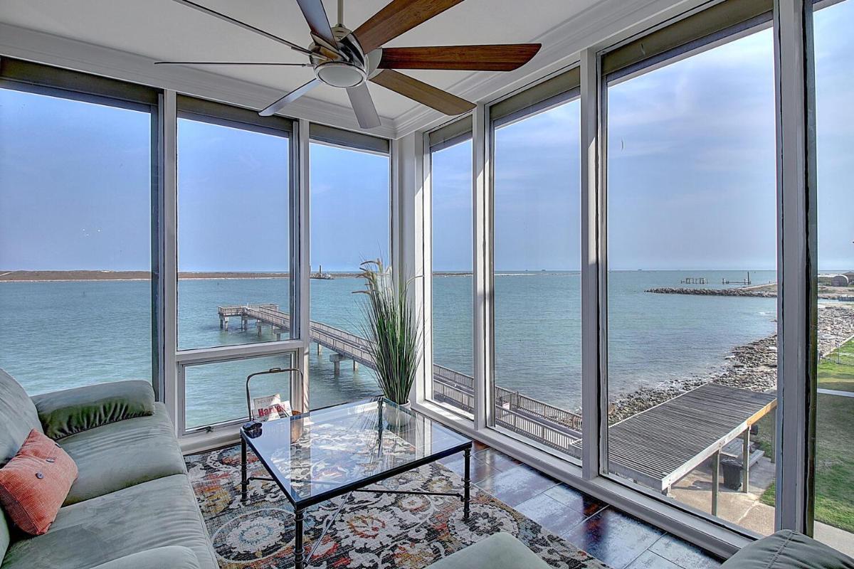 Channelview 211 - Housity