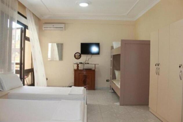 Suitetrails - All Stars Hostel in Tiranë