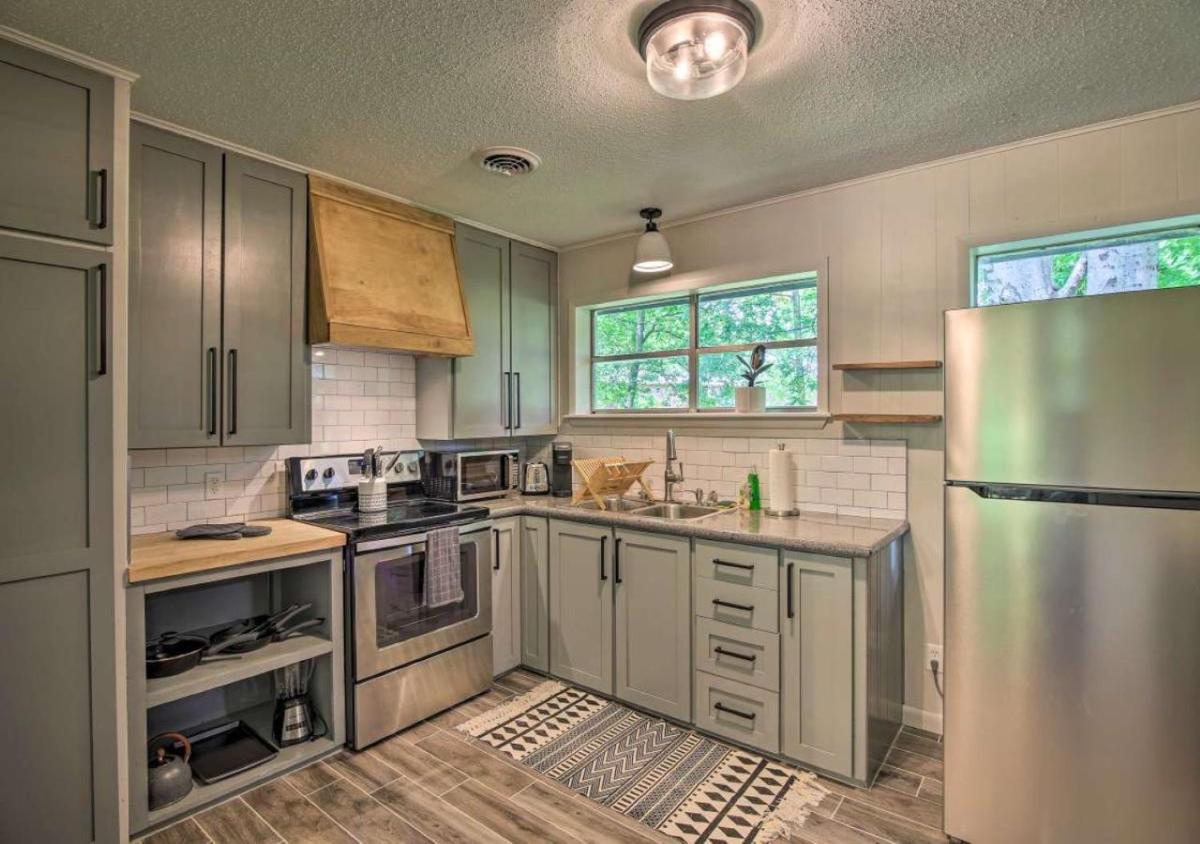 Modern 2BR/1BA Home on Fort Gibson Lake - Housity