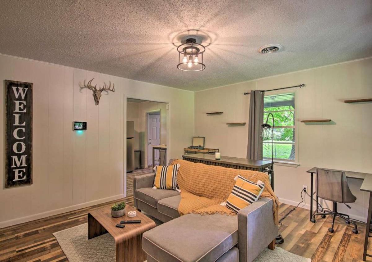 Modern 2BR/1BA Home on Fort Gibson Lake - Housity