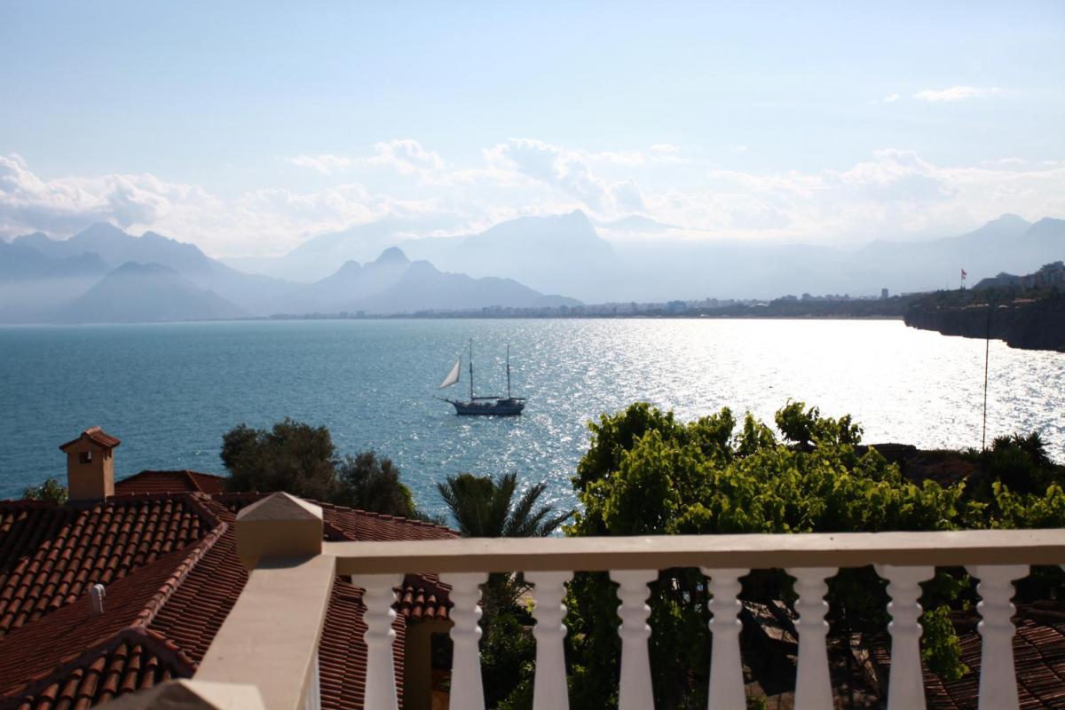 Bacchus Pension - Housity