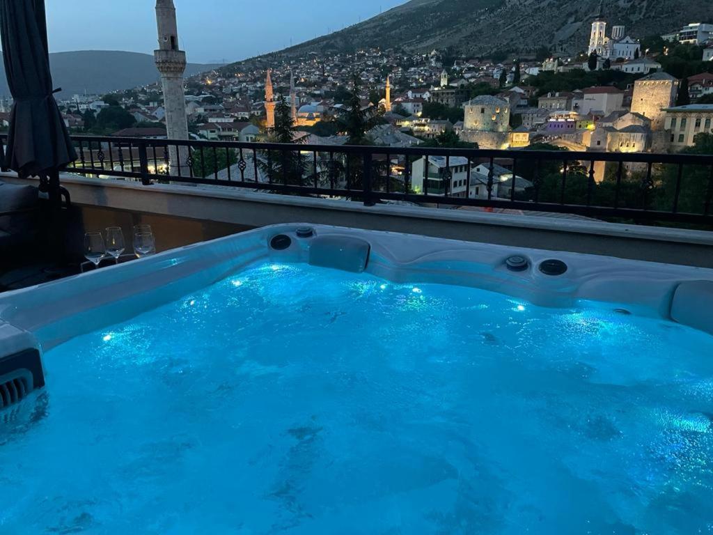 Penthouse with Old bridge view and jacuzzi - Hizvo