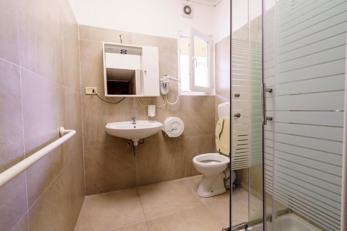Hotel America - Housity