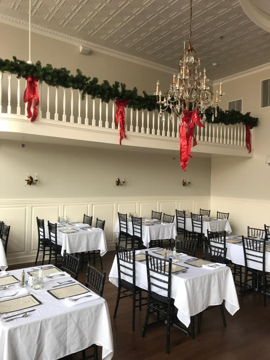 Meadows Hotel - Housity