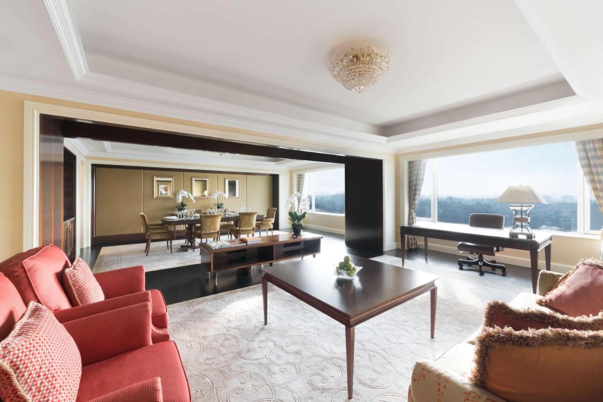 a living room with a couch and a table at Shangri-La Singapore in Singapore