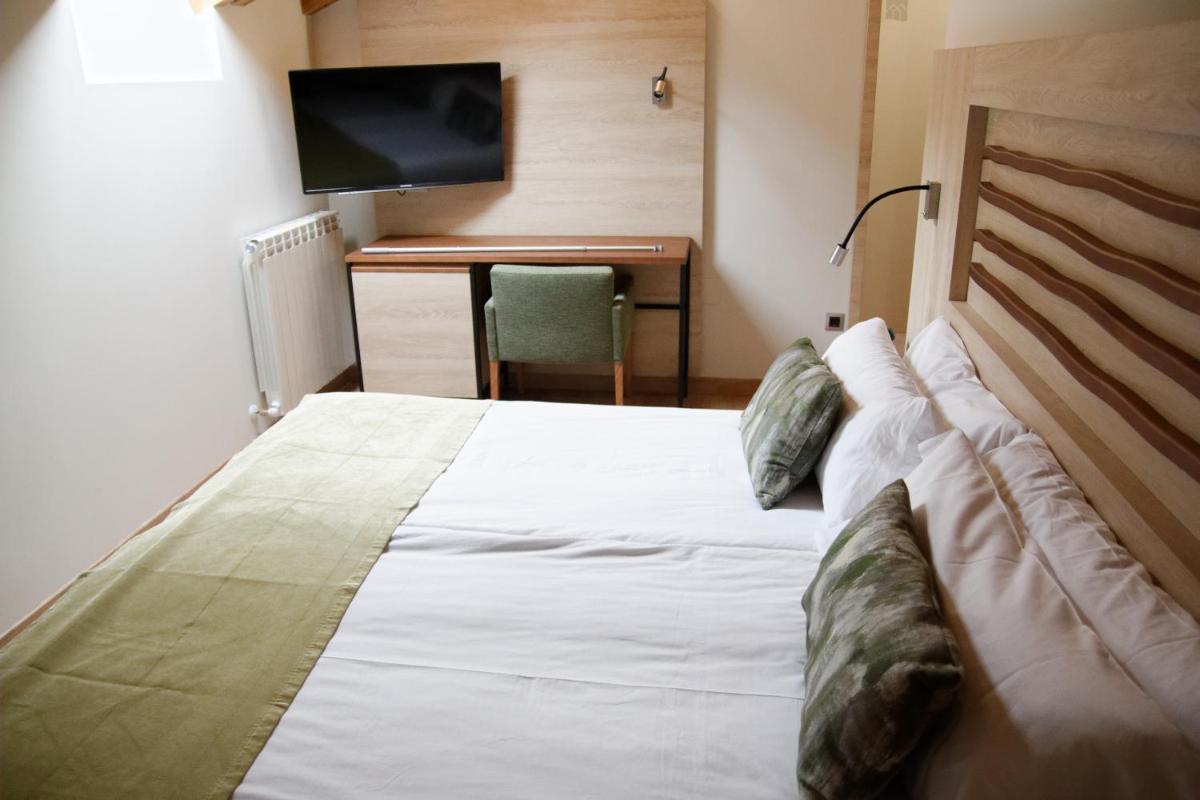 Cama o camas de una habitación en Hotel Rural Las Montañas de Pumar