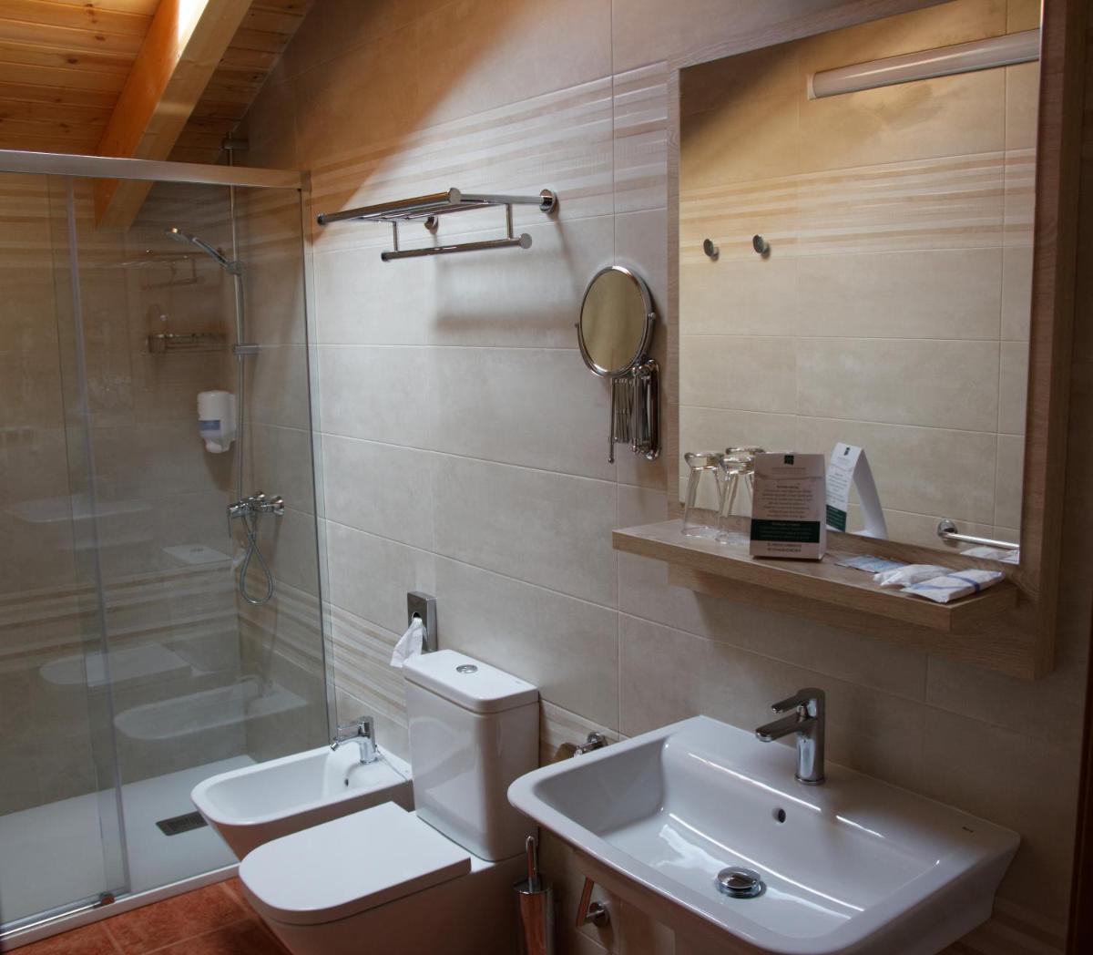 Un baño de Hotel Rural Las Montañas de Pumar