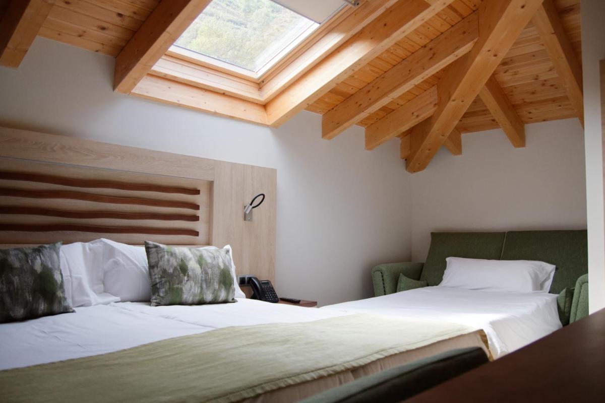 Cama o camas de una habitación en Hotel Rural Las Montañas de Pumar