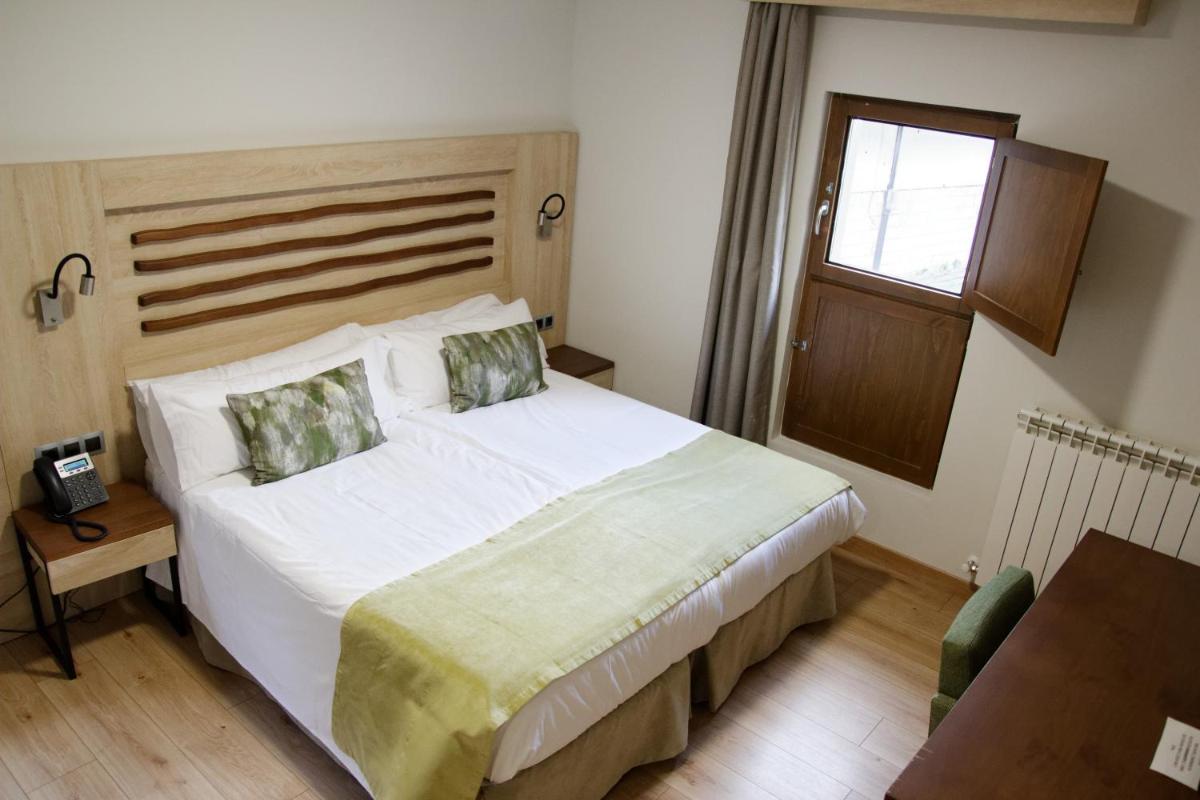 Cama o camas de una habitación en Hotel Rural Las Montañas de Pumar