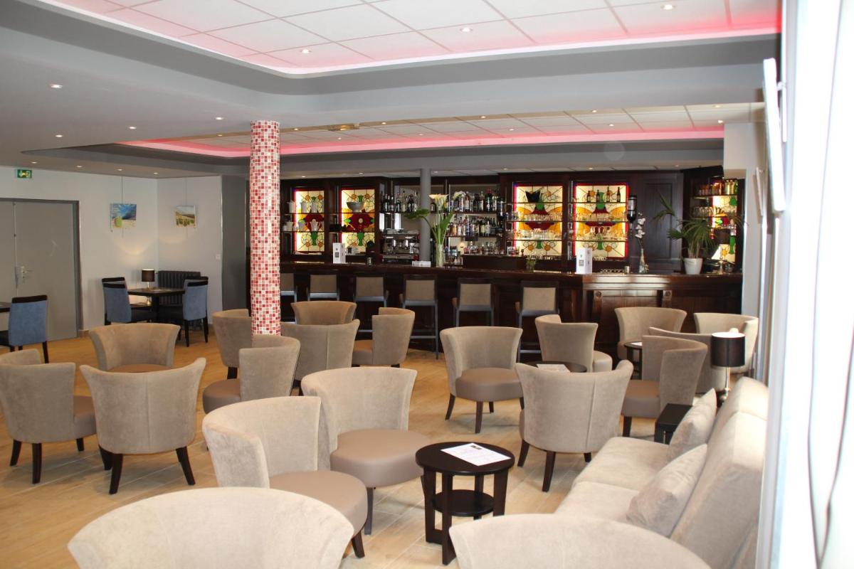Salon ou bar de l'établissement Hotel Regina & Spa