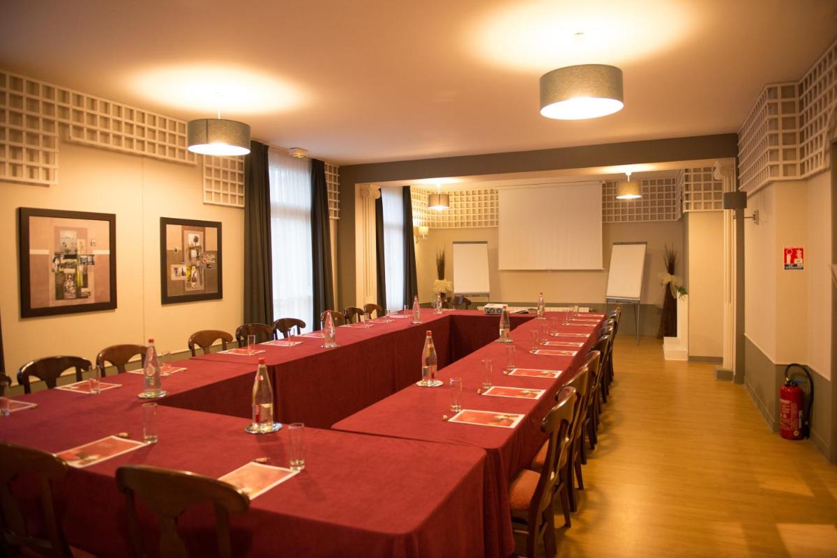 Espace de conférence ou salle de réunion dans l'établissement Hotel Regina & Spa