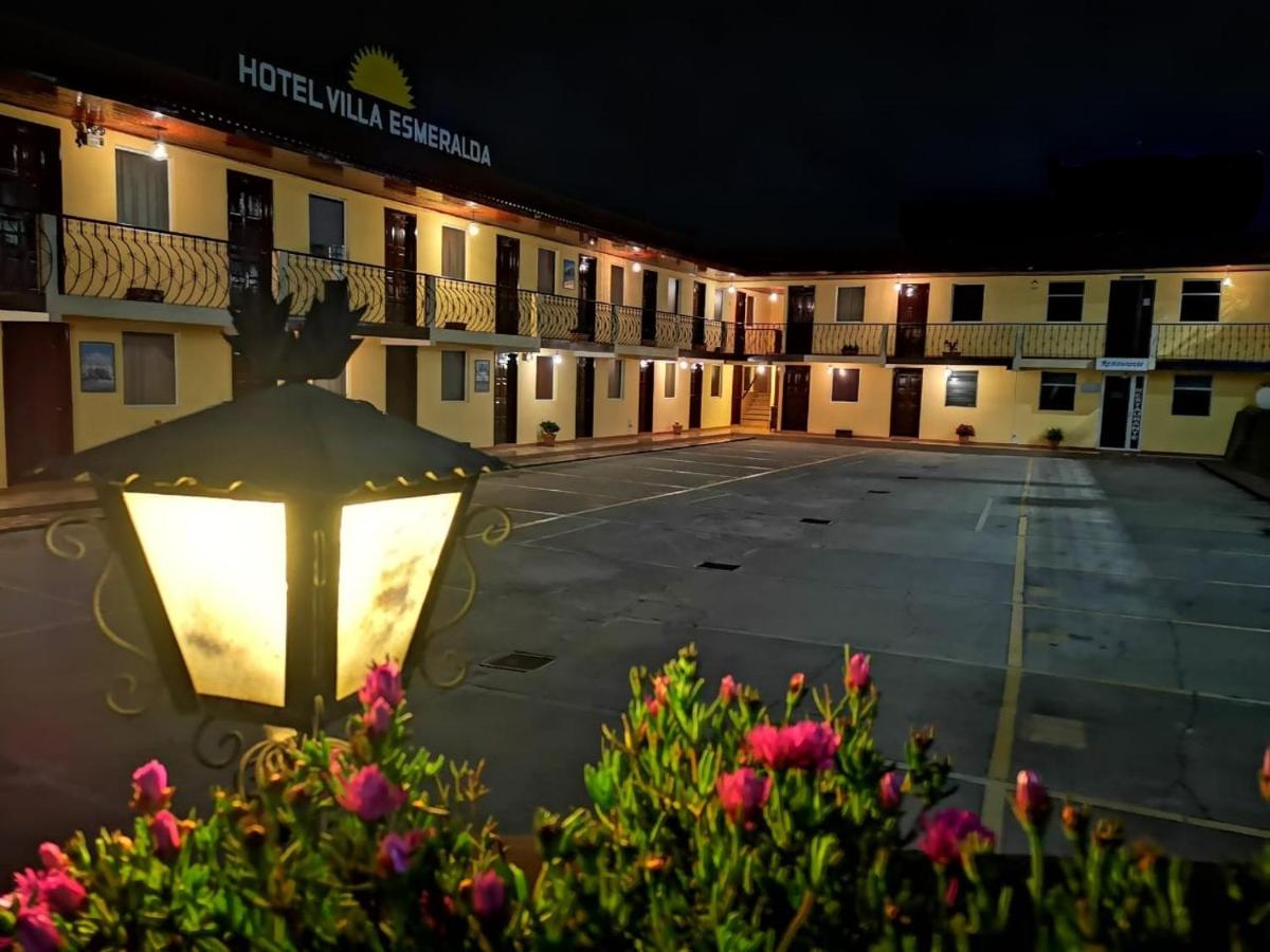 Hotel y Restaurante Villa Esmeralda - Housity