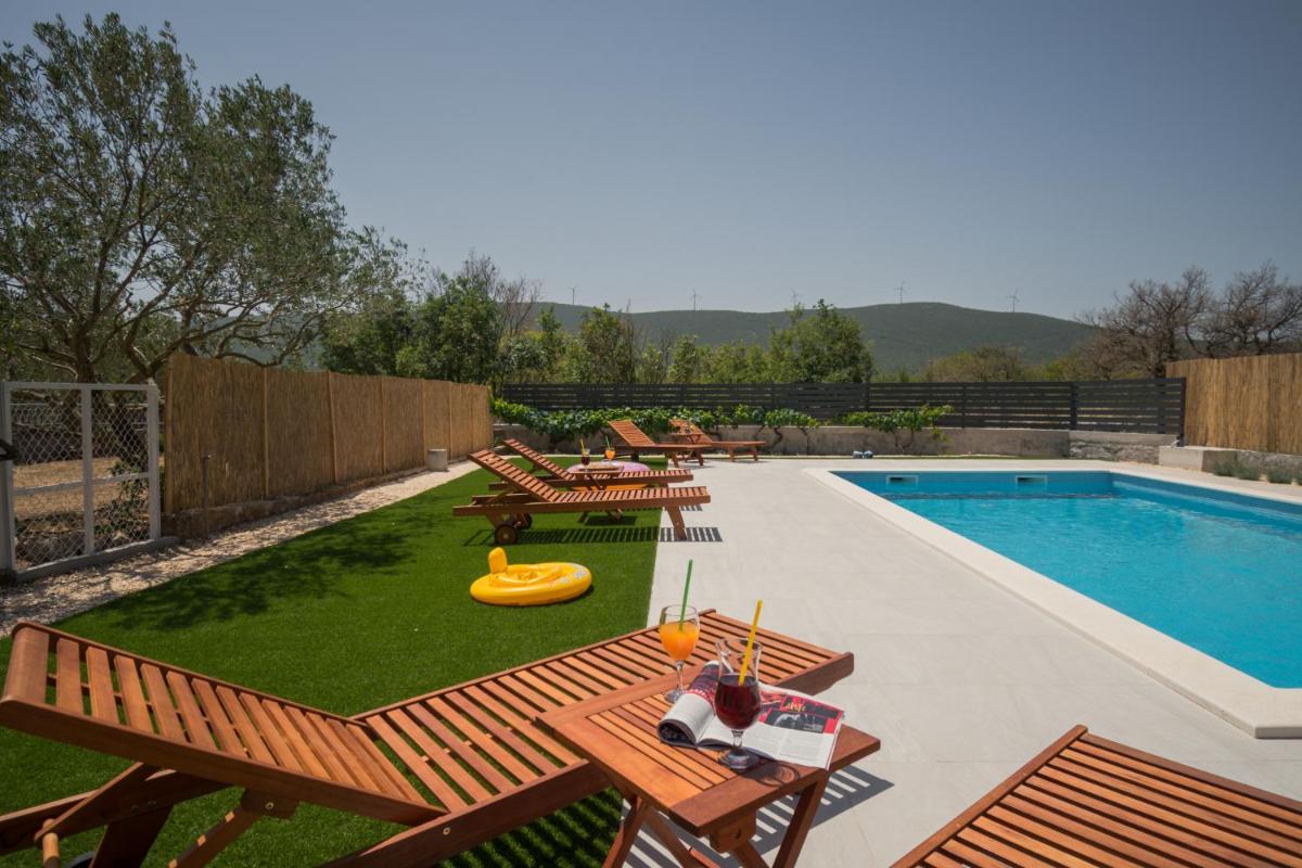 Apartments Brkić, Lozovac Krka NP with Pool - Housity