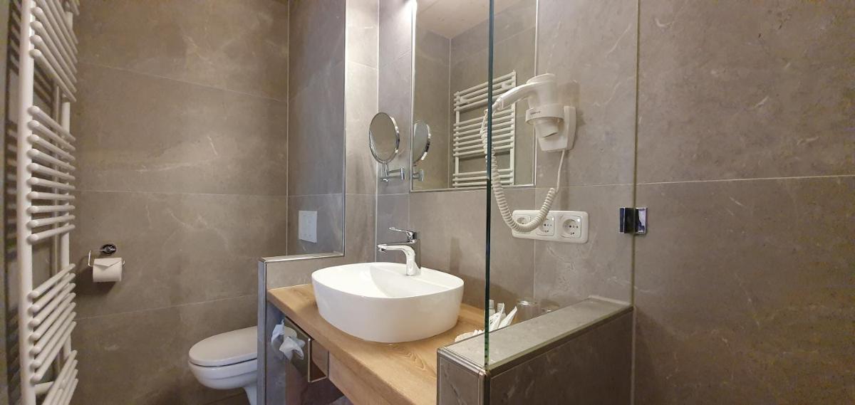 Hotel-Restaurant Gasthaus Bonimeier - Housity
