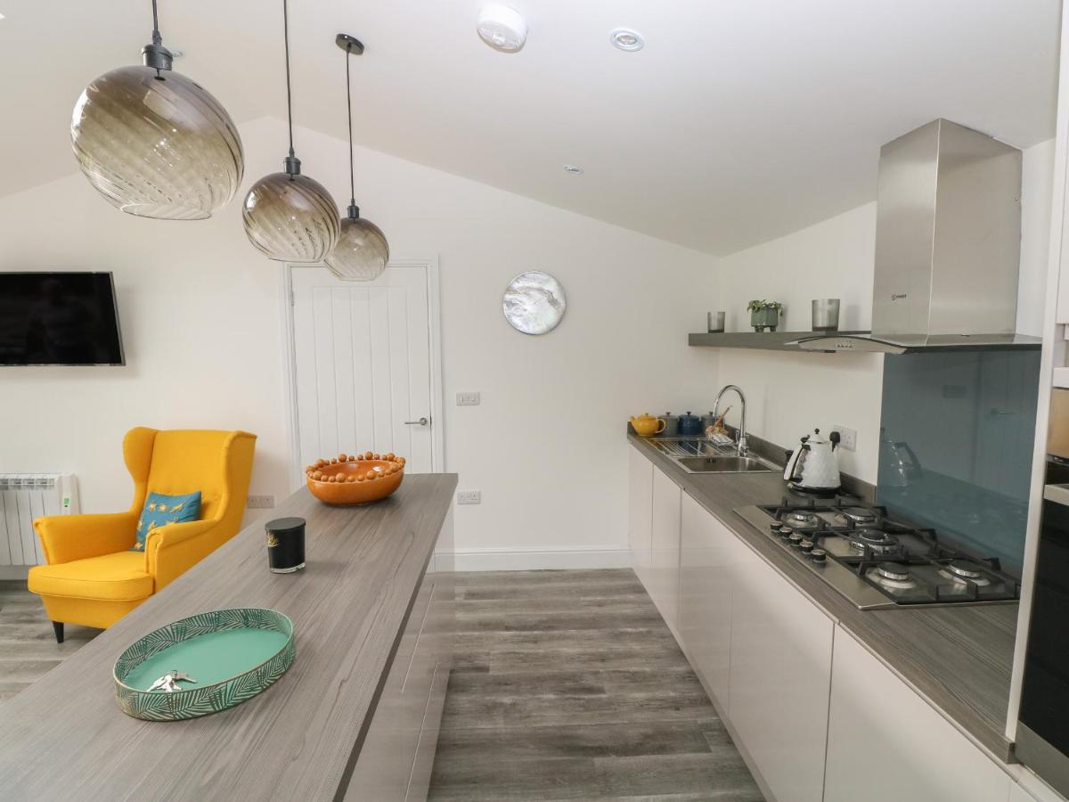 Summer House - Housity