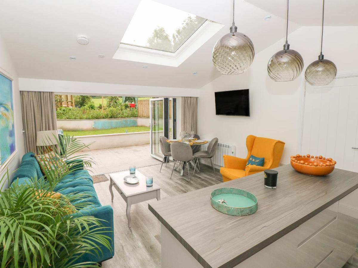 Summer House - Housity