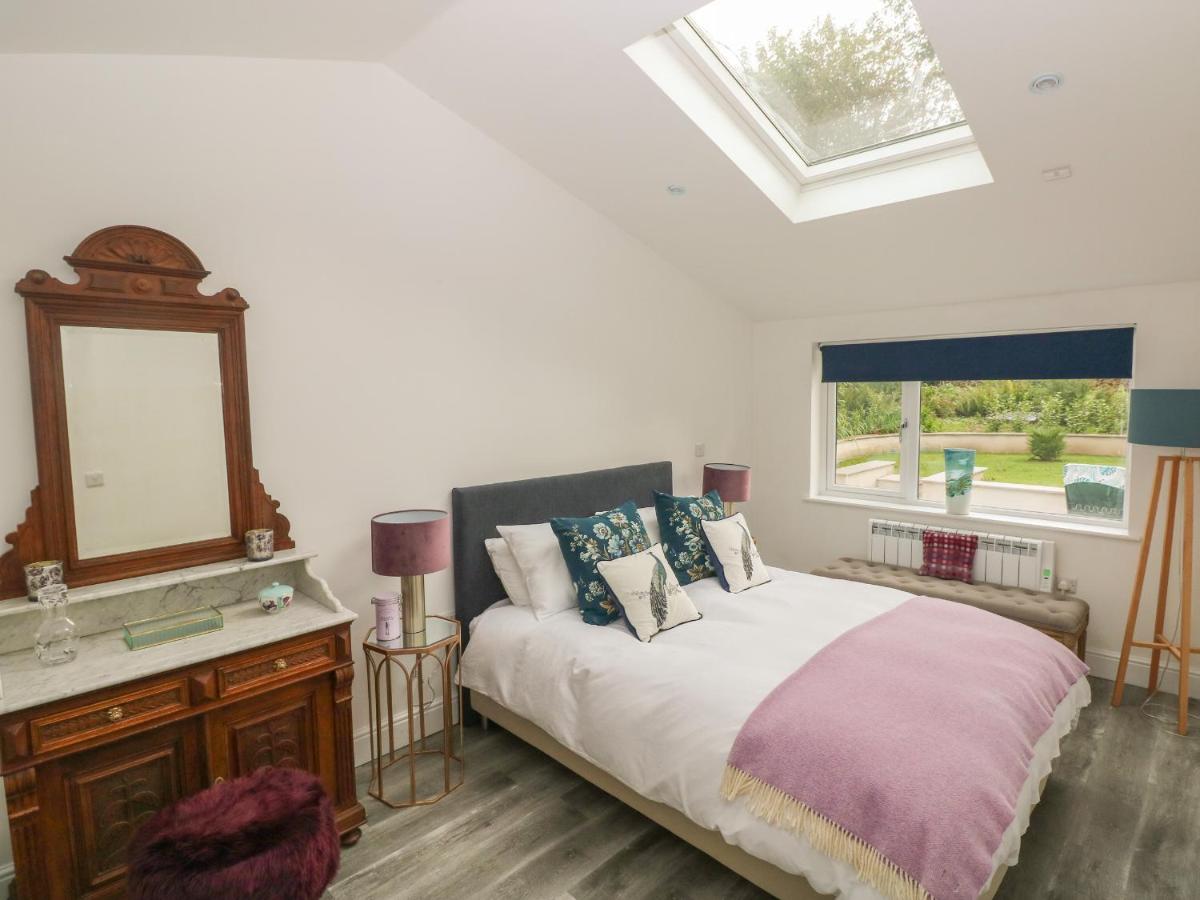 Summer House - Housity