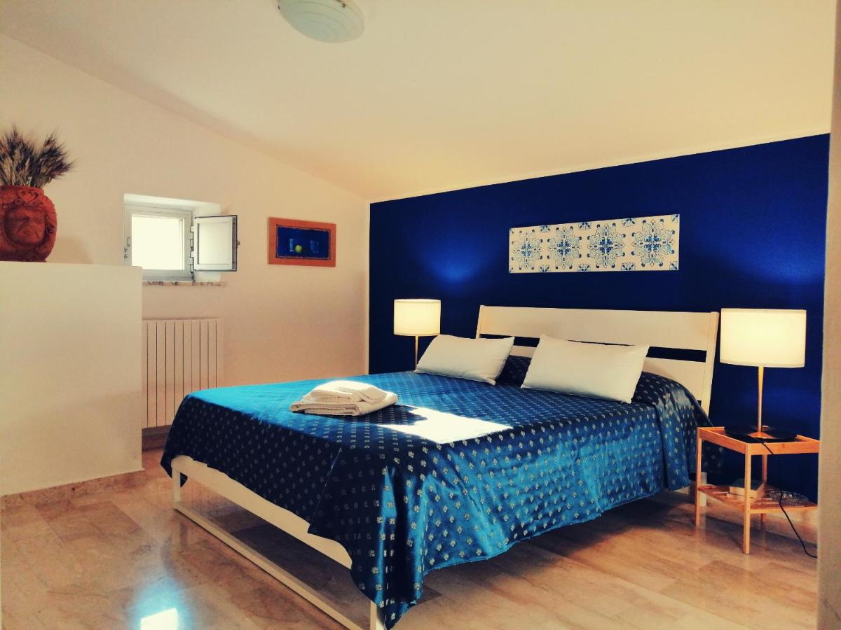Liz House - Housity