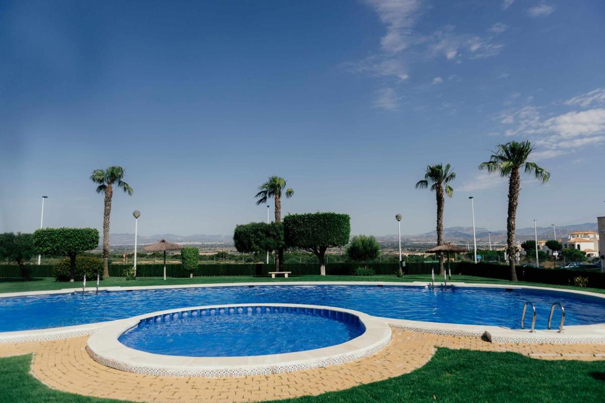 Suitetrails - Stunning 2 bedroom apartment with Pool View