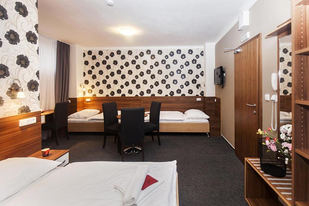 Arkada Hotel - Housity