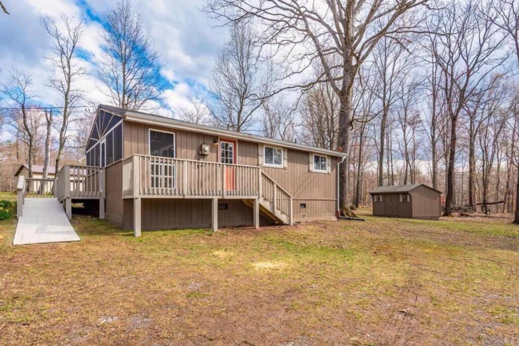 Comfort at the Woods-Trendy Cabin - Housity