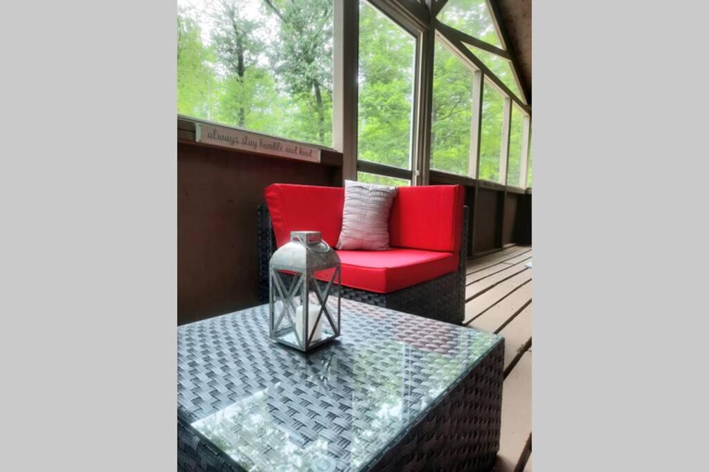 Comfort at the Woods-Trendy Cabin - Housity
