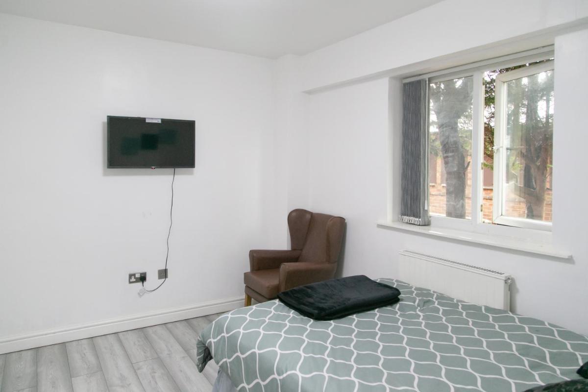 Cheetham Hills Apartments - Housity