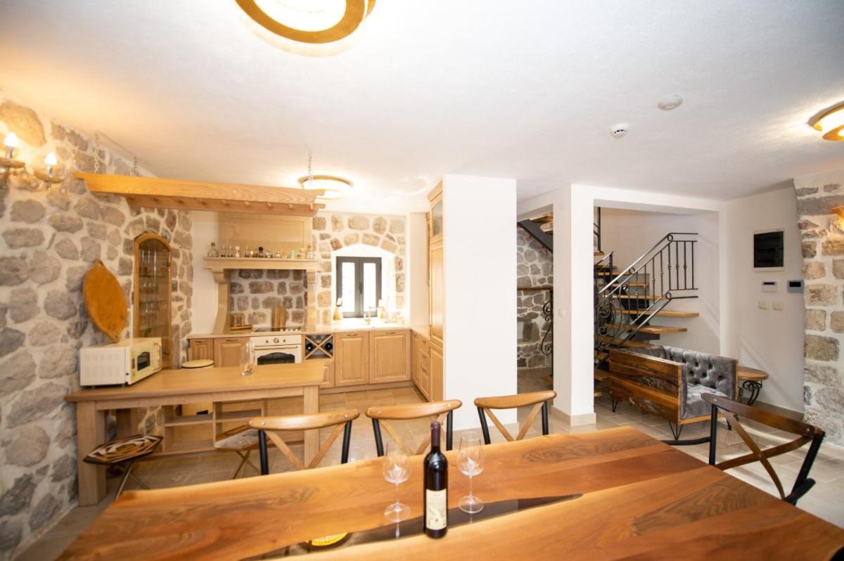 SEASIDE HOUSE KOTOR - Housity