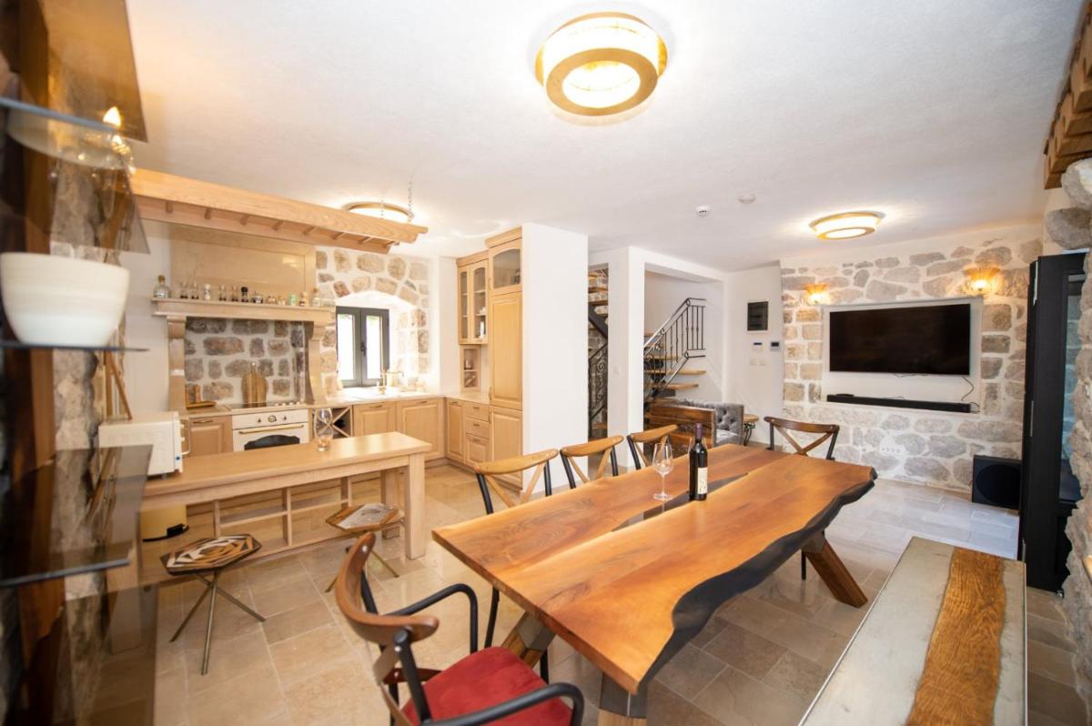 SEASIDE HOUSE KOTOR - Housity