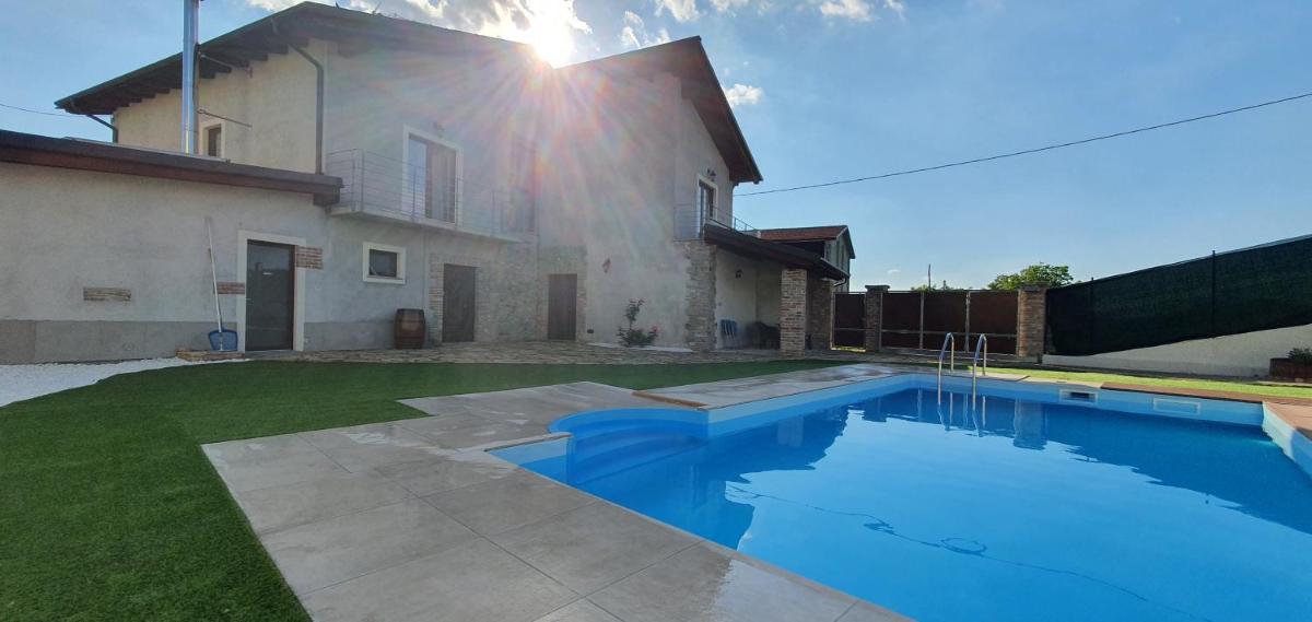 Nave nel Bosco - Housity