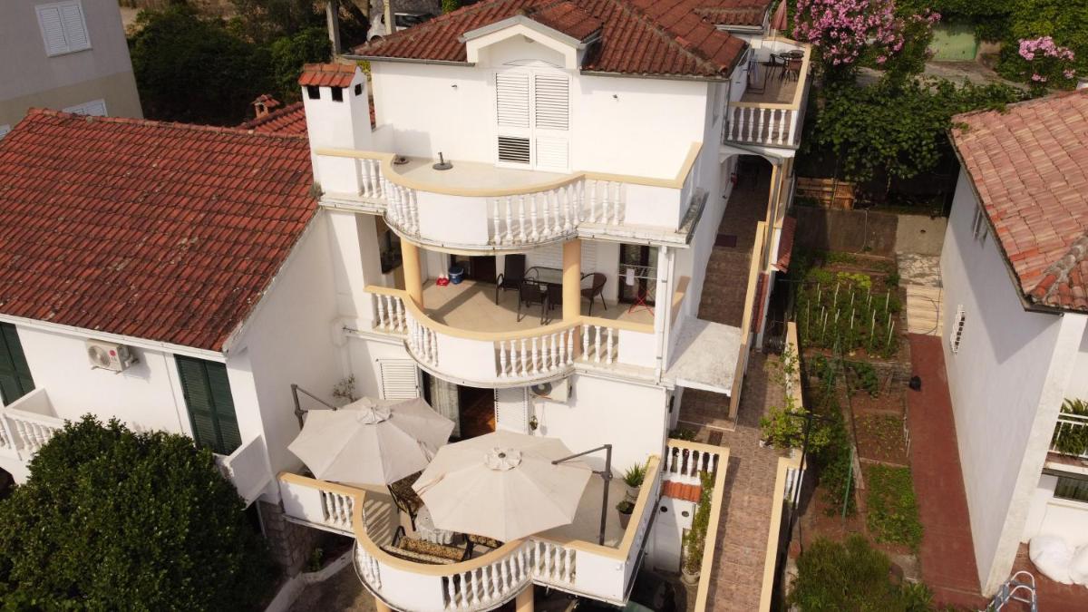 Villa Vojnic - Housity