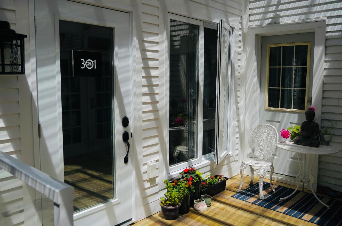 By The River B&B - Housity