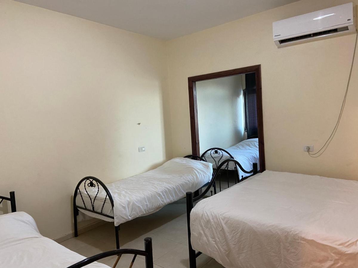 Jericho Waleed's Hostel - Housity