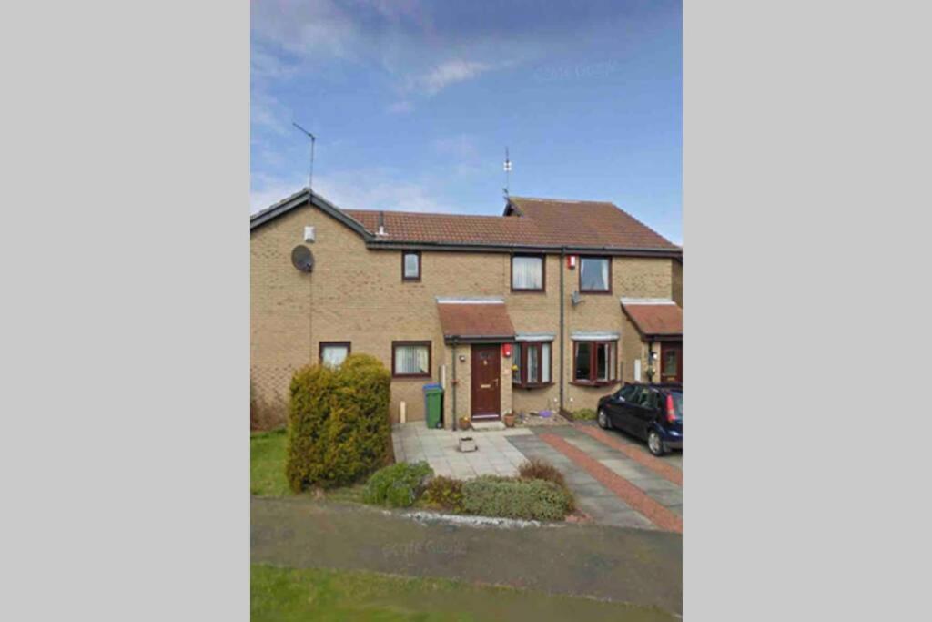 Newly Refurbished Beautiful Location 1 Bedroom Residential House sleeps 4 - Housity
