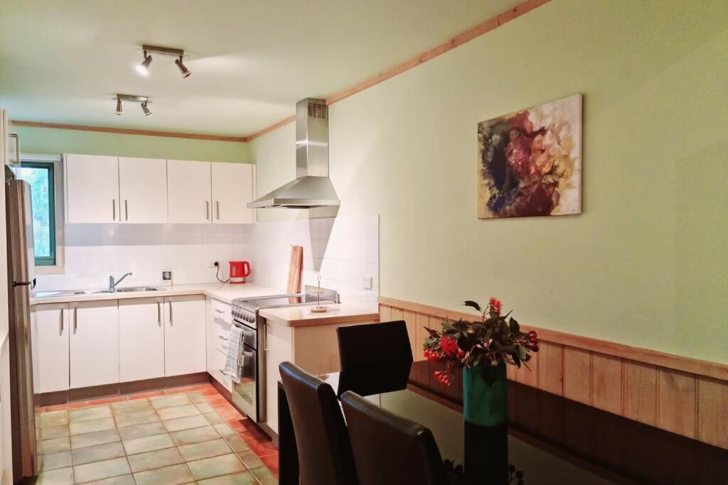 Native Garden Retreat - Housity