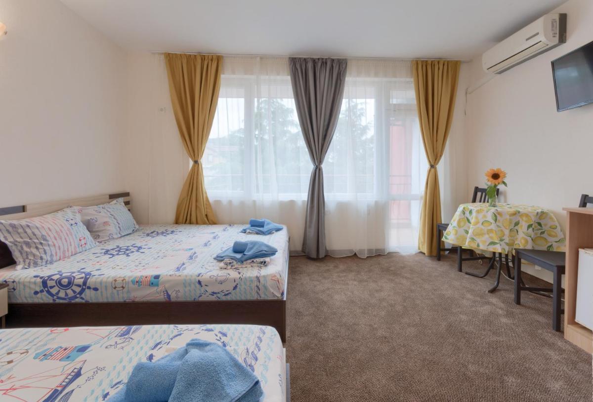 Kazlarov Guest House - Housity
