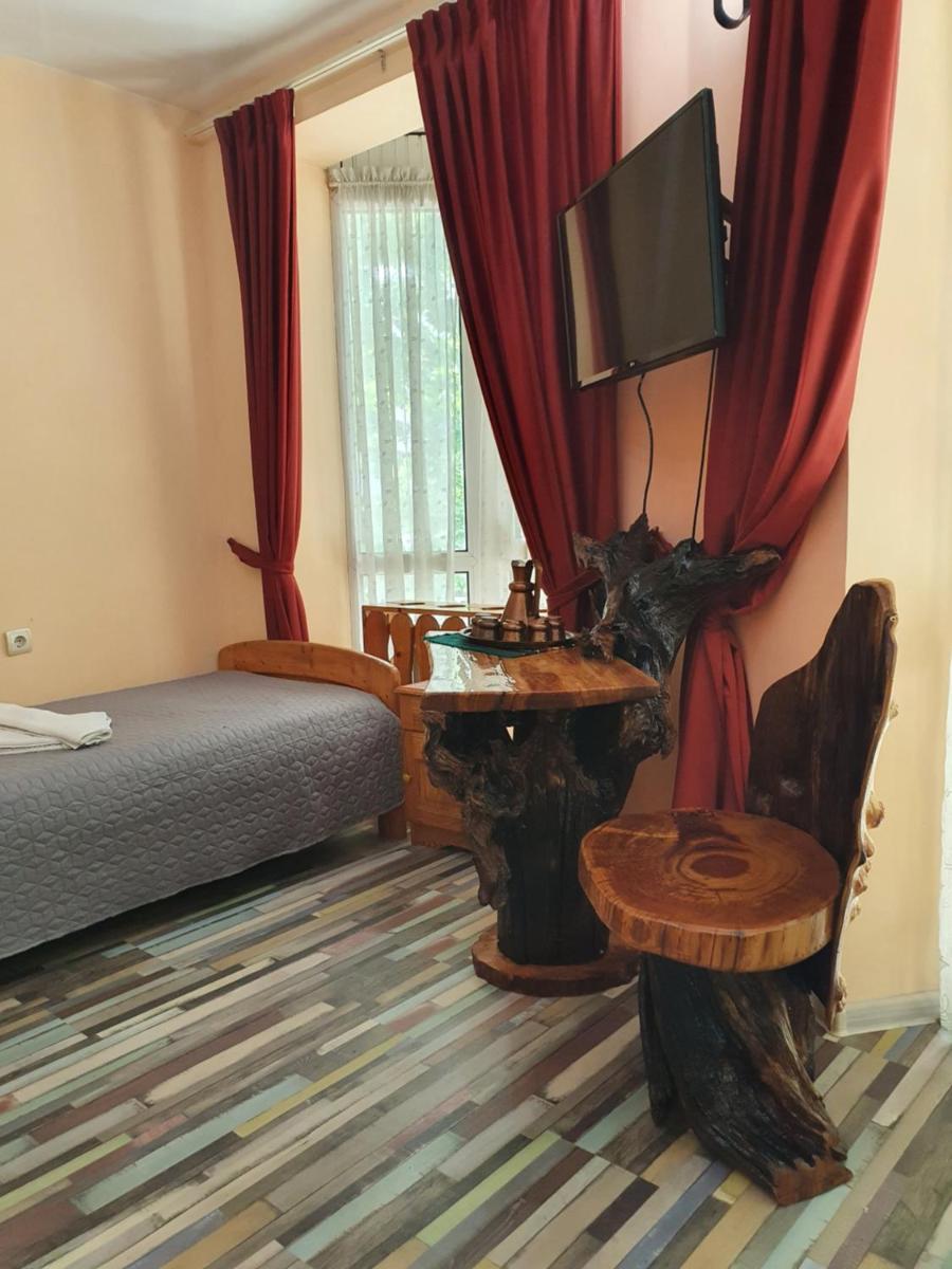 Семеен Хотел Българи - Housity