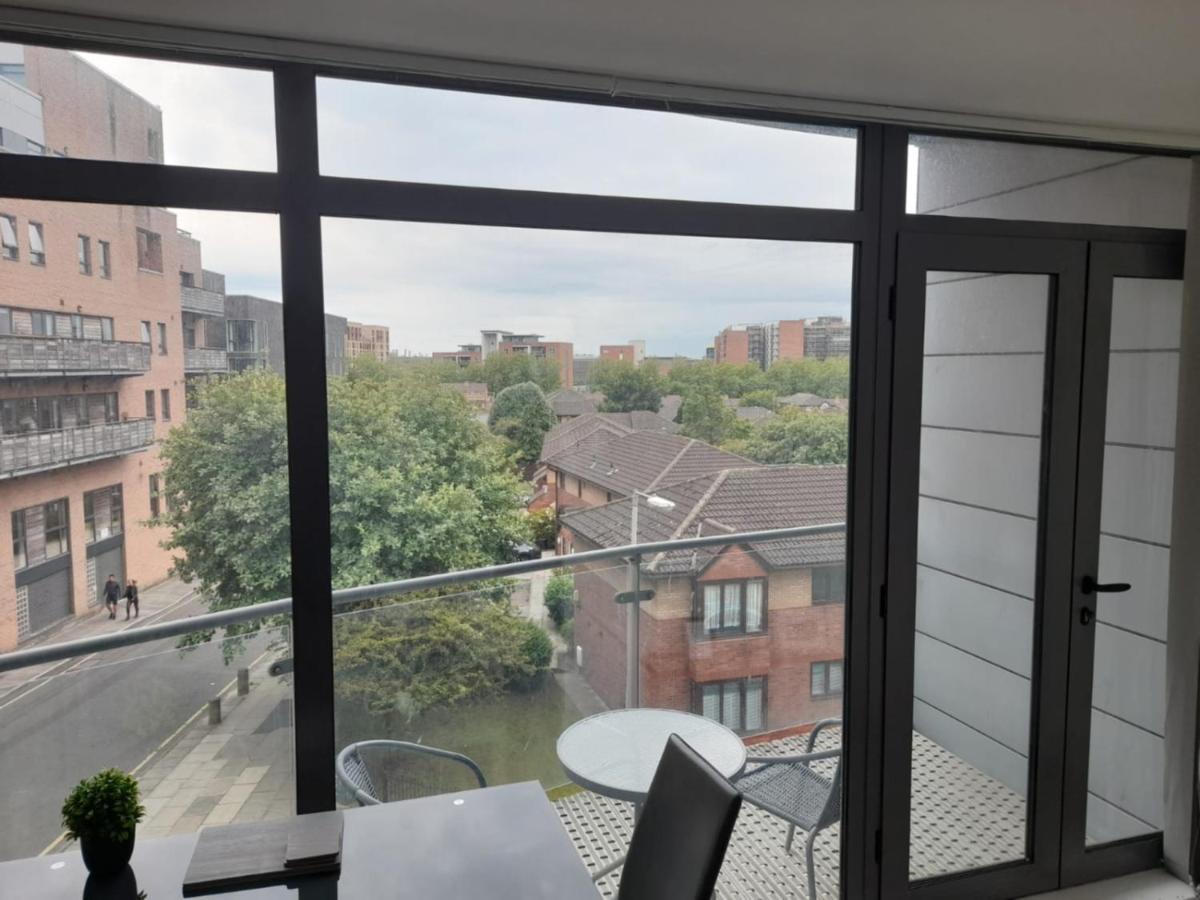 Serviced Apartment In Liverpool City Centre - Free Parking - Balcony - by Happy Days - Housity