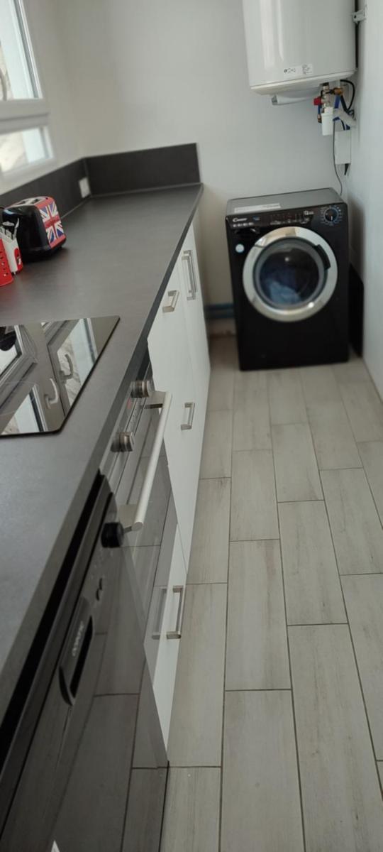 Appartement Rénové, 100 m de la gare, 83 m2, 5 Pers, Confortable et Lumineux - Hizvo